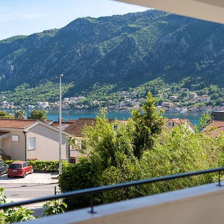 C Group Apartments Cattaro Esterno foto