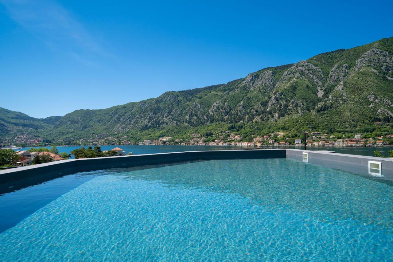 C Group Apartments Cattaro Esterno foto