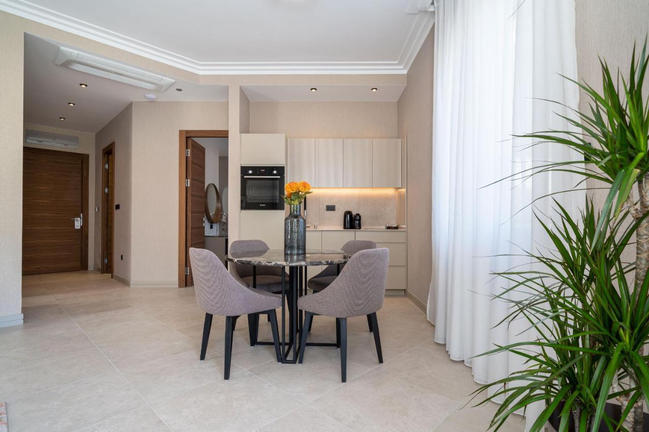C Group Apartments Cattaro Esterno foto