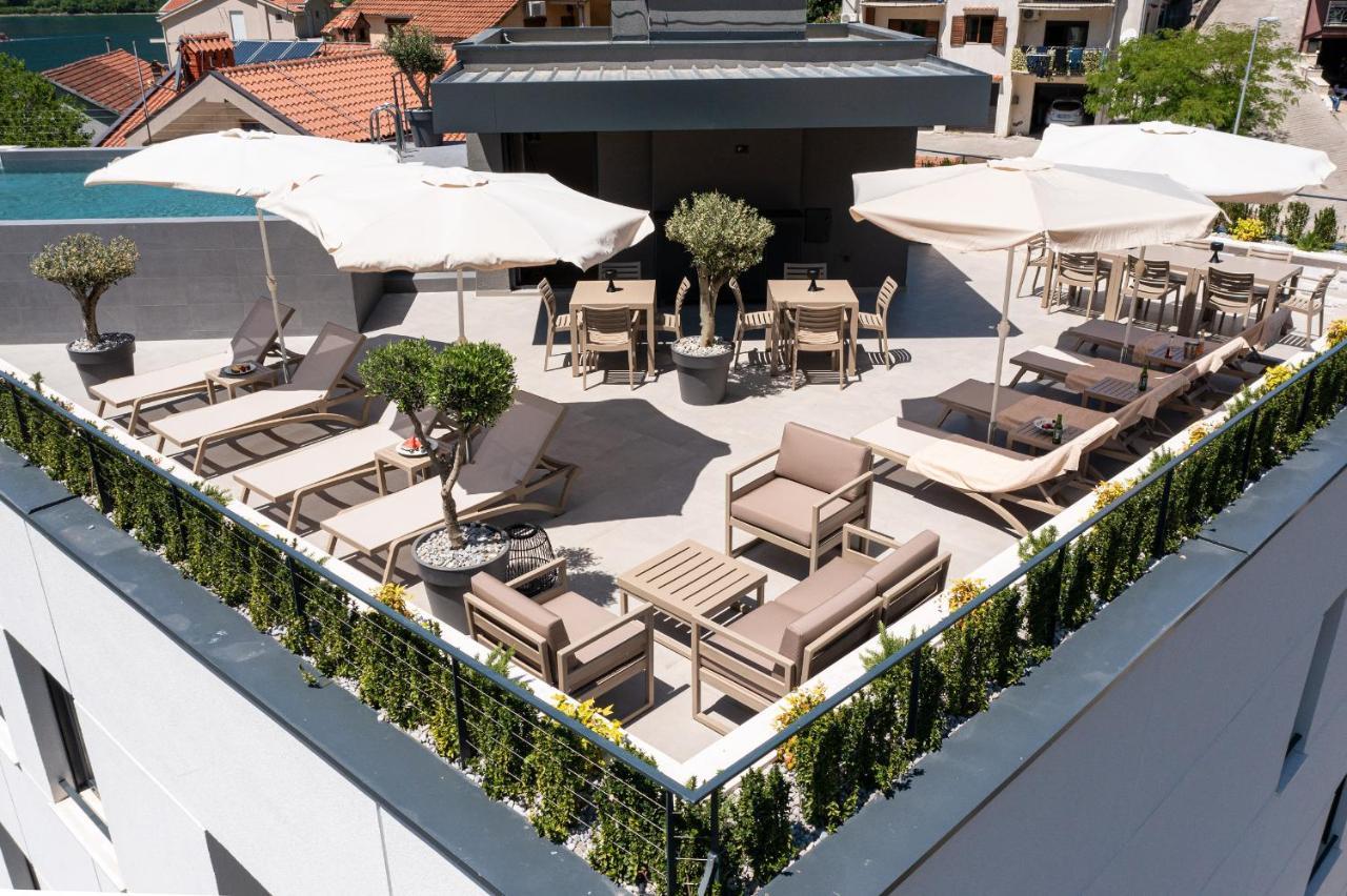 C Group Apartments Cattaro Esterno foto