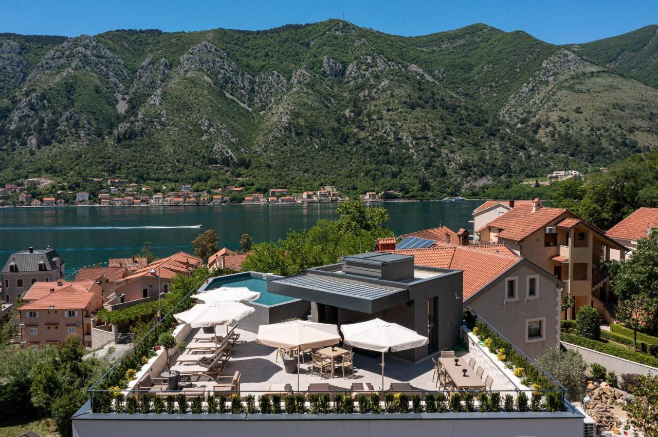 C Group Apartments Cattaro Esterno foto