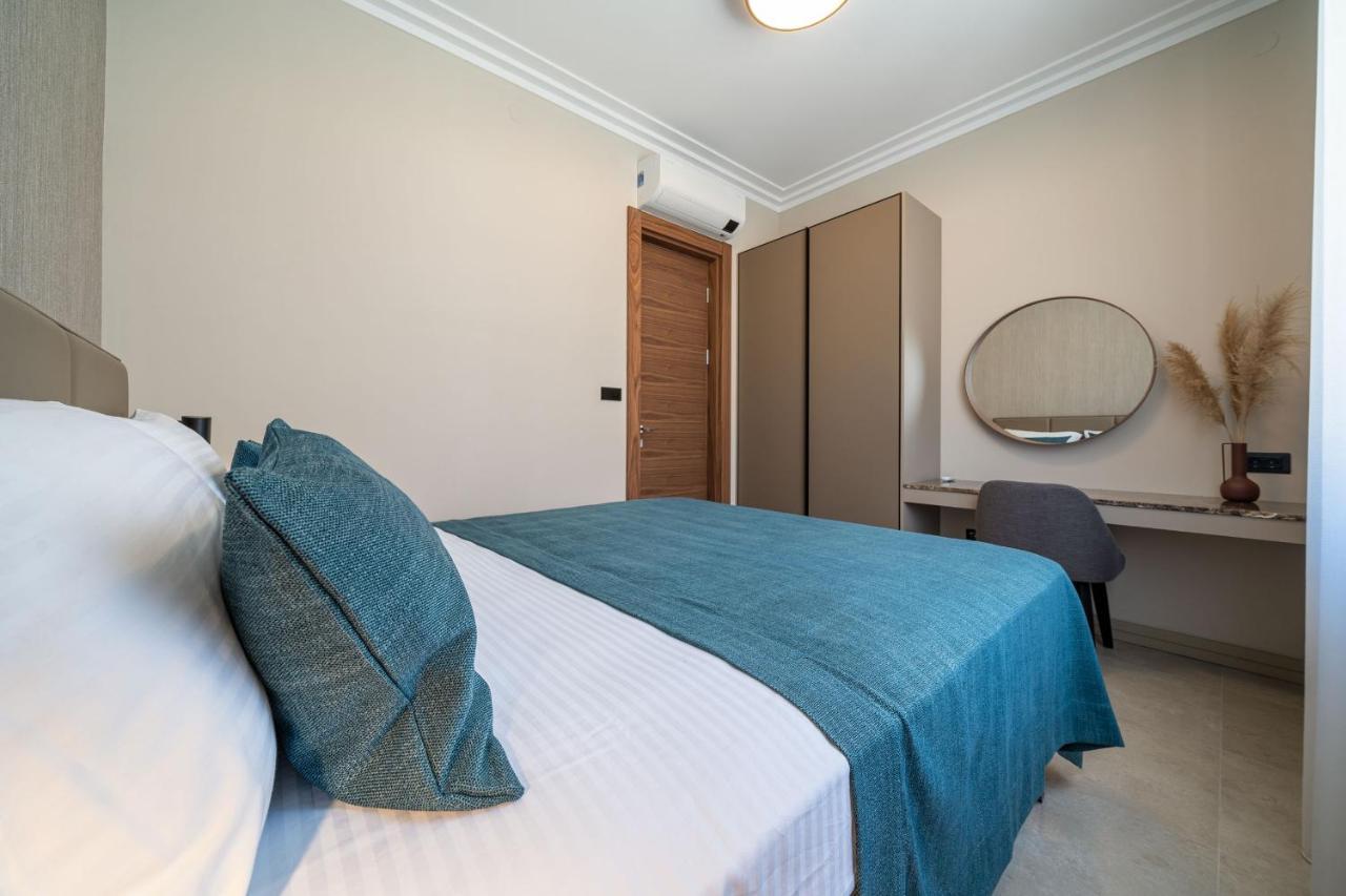 C Group Apartments Cattaro Esterno foto