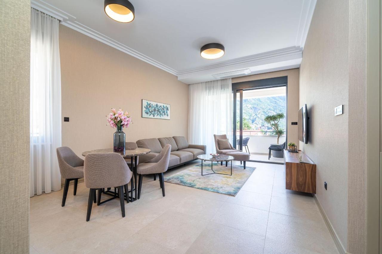 C Group Apartments Cattaro Esterno foto