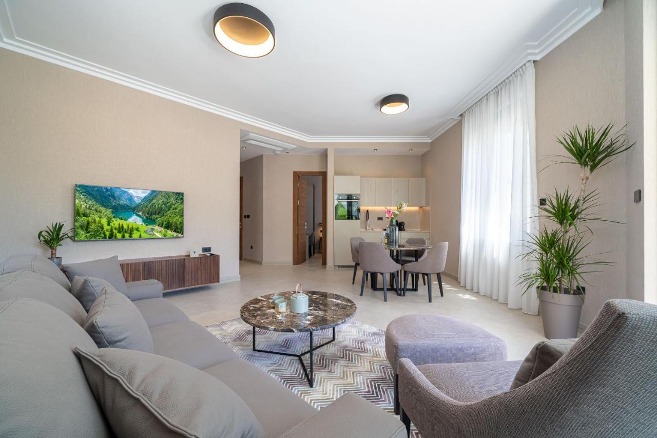 C Group Apartments Cattaro Esterno foto