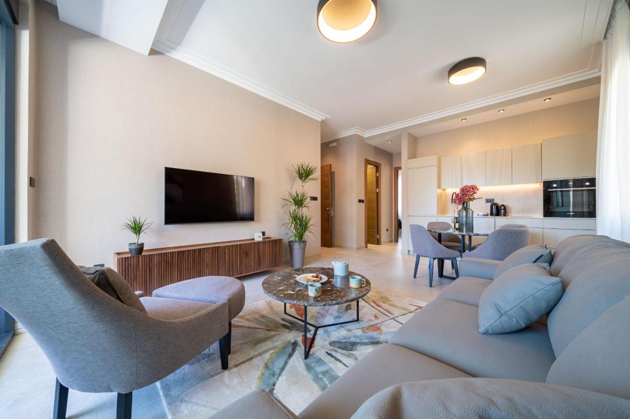 C Group Apartments Cattaro Esterno foto