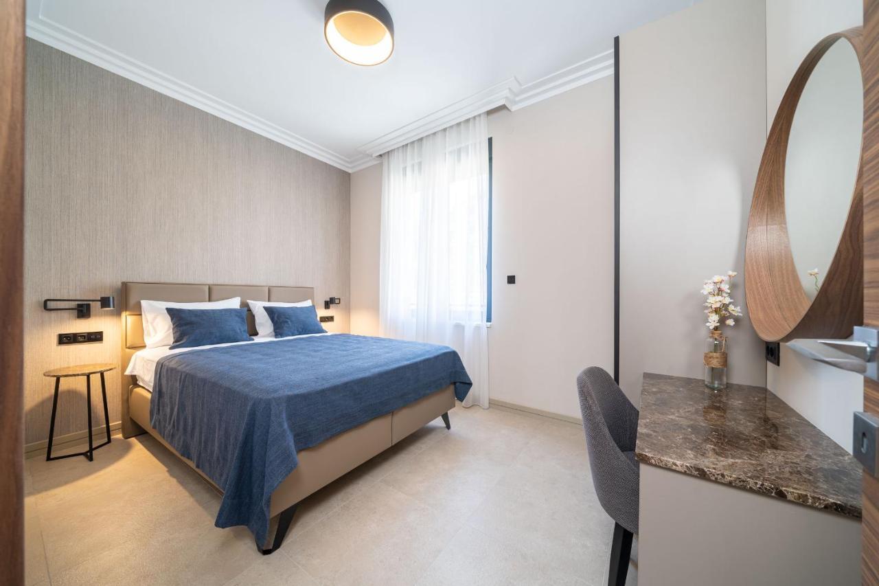 C Group Apartments Cattaro Esterno foto