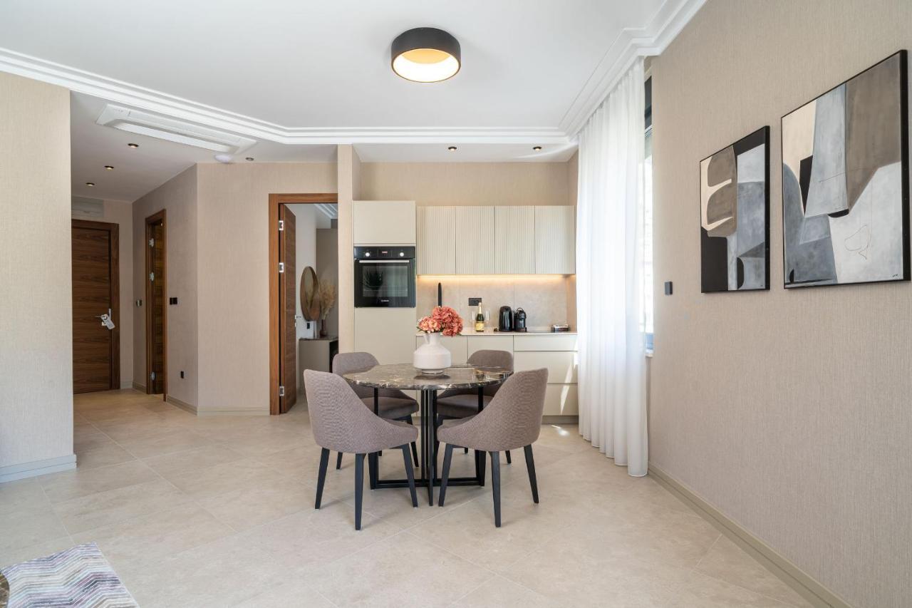 C Group Apartments Cattaro Esterno foto