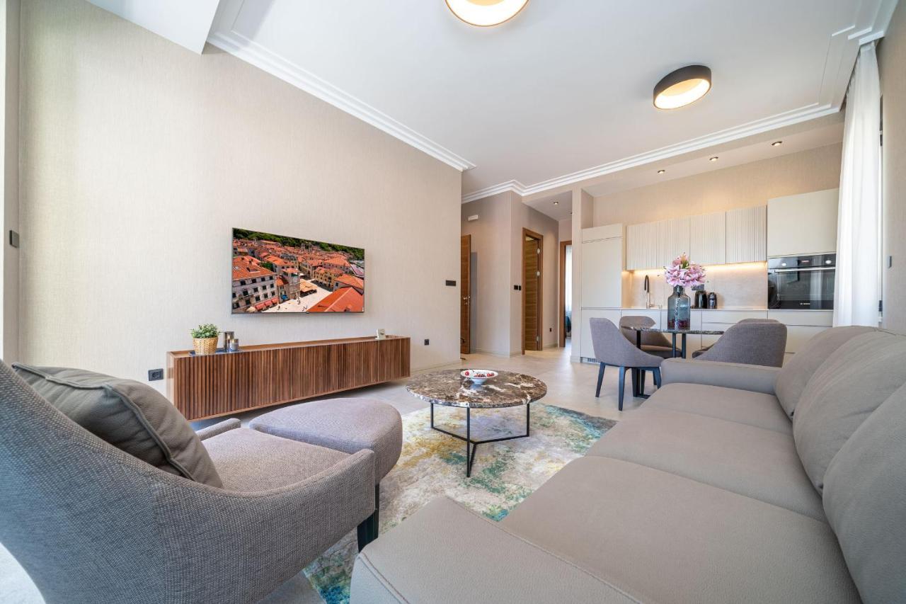C Group Apartments Cattaro Esterno foto