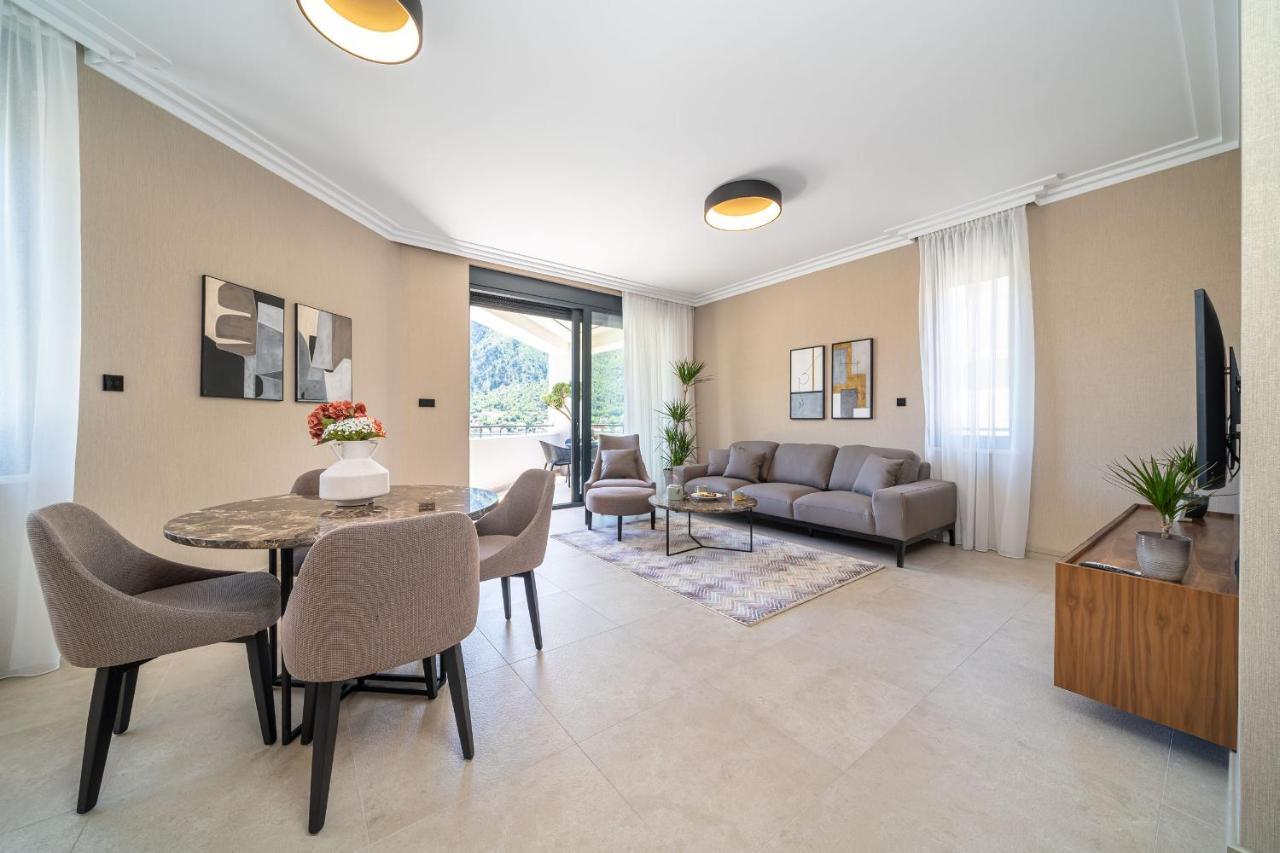 C Group Apartments Cattaro Esterno foto