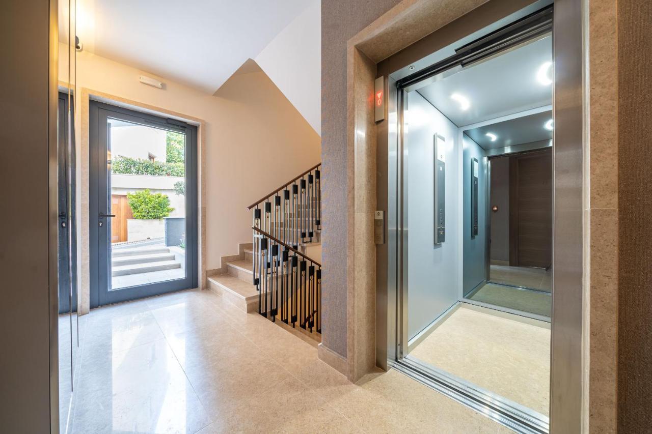 C Group Apartments Cattaro Esterno foto