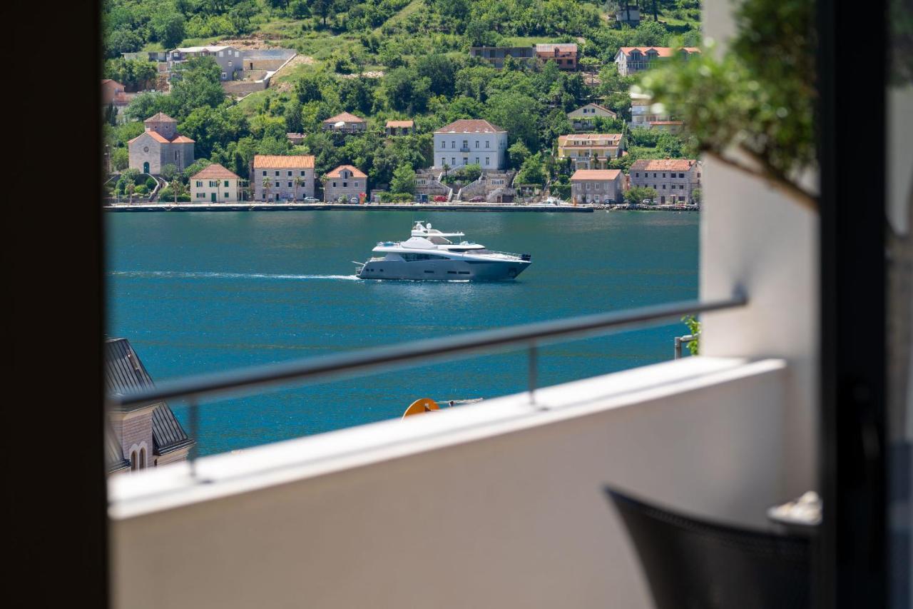 C Group Apartments Cattaro Esterno foto