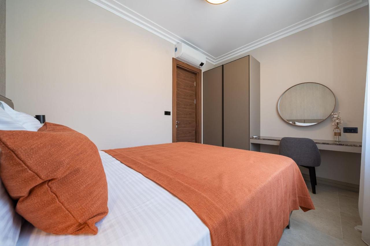 C Group Apartments Cattaro Esterno foto